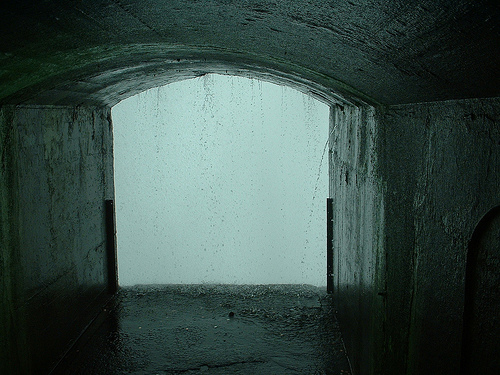 The tunnel is short.